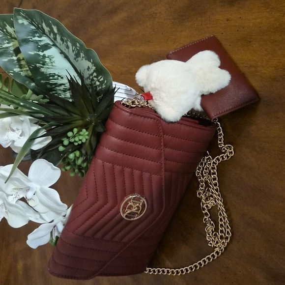 NWT 🐻‍❄Badgley Mischka Burgundy Quilted Chain Crossbody W/ Bagcharm Cardholder - Picture 8 of 9
